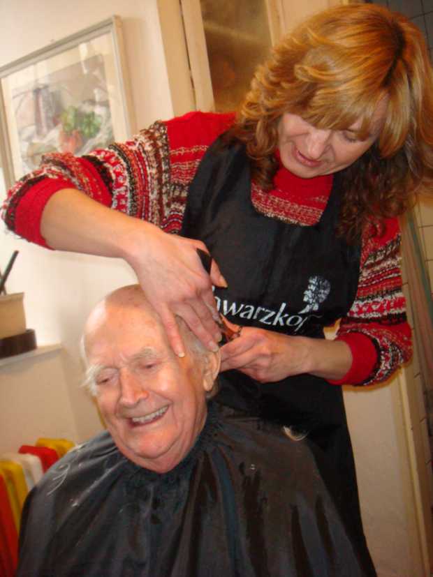 Jan Rajlich st. stříhán Naďou Zoufalovou (17. 12. 2009)