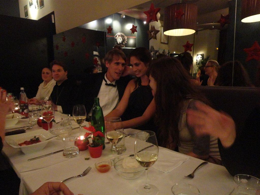 Jana Gorum a Steven Edwards v restauraci na Pařížské
