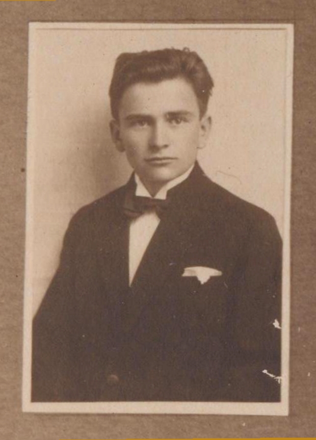 Jaroslav Rajlich na tablu Učitelského ústavu v Soběslavi, 1929