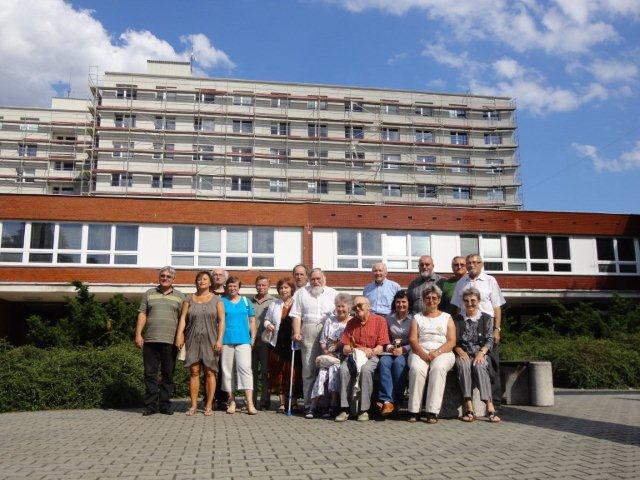 Skupina RR2012 v sobotu odpoledne před SŠ v Komíně